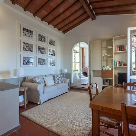 شقة Ponte Vecchio Penthouse Charming View *