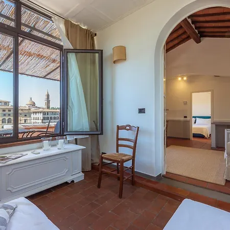Apartamento Ponte Vecchio Penthouse Charming View Florença