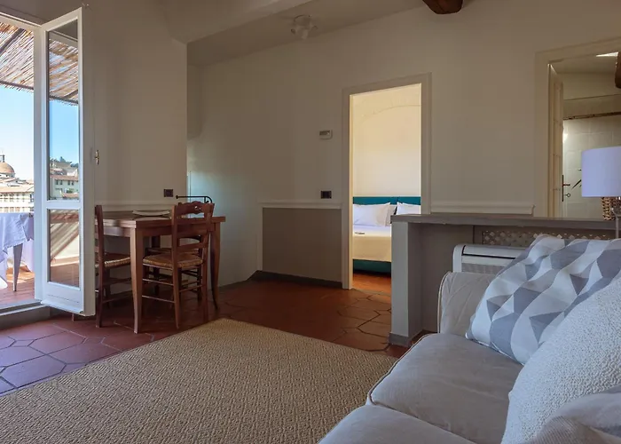 Ponte Vecchio Penthouse Charming View Appartamento *