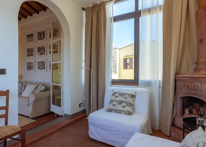 Ponte Vecchio Penthouse Charming View Apartment