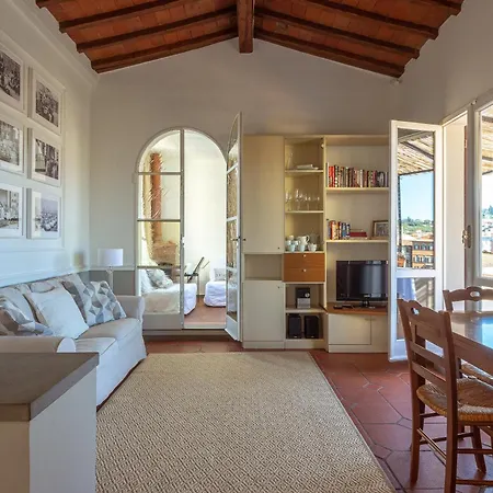 Ponte Vecchio Penthouse Charming View Apartment